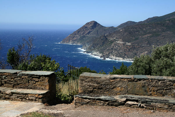 Lohnende Aussicht auf die Steilkste des Cap Corse: Canari
