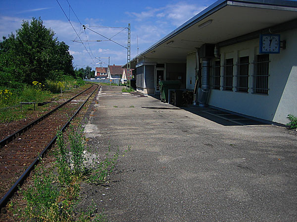 Bahnhof Neuenburg - Die Bahn kommt - oder doch nicht?