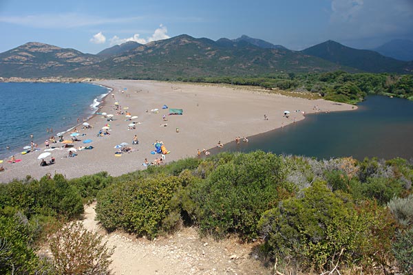 Der Strand an der Fangomndung bei Galria.