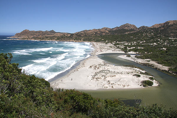 Der Strand an der Ostriconimndung