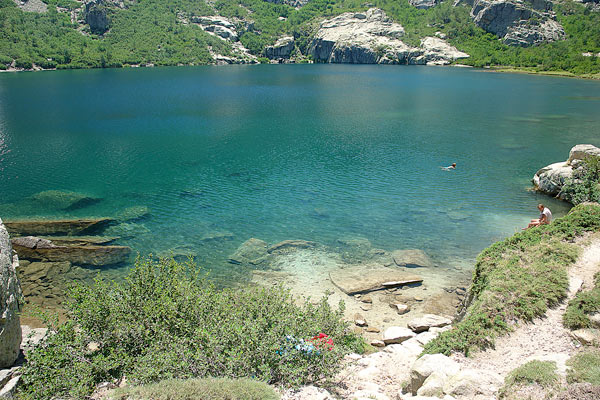 Der Melosee ist das erste Etappenziel der Wanderung